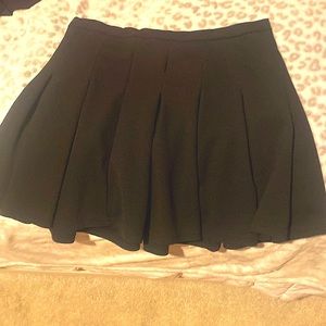 Black pleated women’s skirt from SHEIN size large